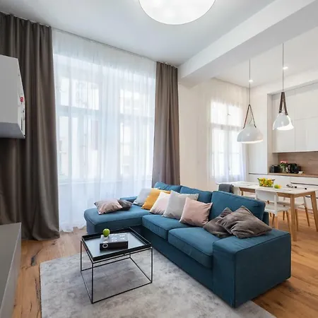 Luxury In Old Town Apartment *